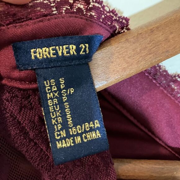 Forever 21 lace dress, excellent condition, size small - Picture 2 of 6